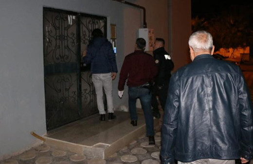 Adana'da skandal olay! Okul müdürlü, muhtarlı çeteye şafak operasyonu