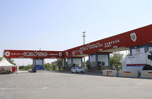 Darbe sanığı albay kendisini suçlayan binbaşıyı adliyede darp etti