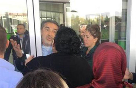 Yine aynı manzara kapıda kalanlar gözyaşlarına boğuldular