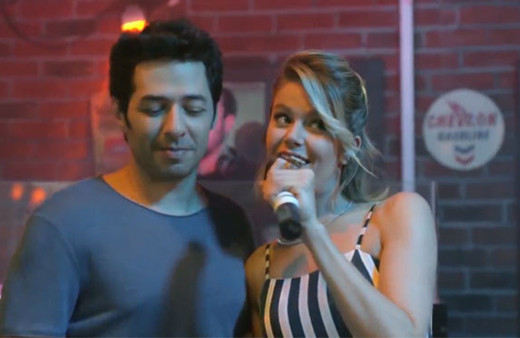 Burcu Biricik ve Mert Fırat'tan olay 'İki Yabancı' düeti