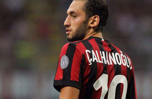 Mili futbolcu Hakan Çalhanoğlu Milan'dan ayrılıyor mu?