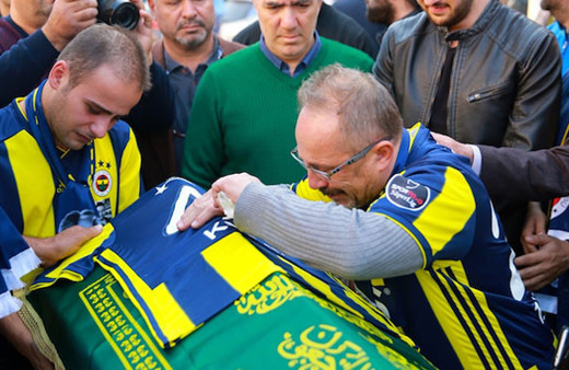 Koray Şener'in cenazesi Ali Koç'un eşliğiyle Kocaeli'ye getirildi...