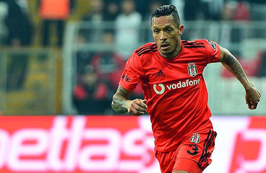 Beşiktaşlı Adriano’ya talip var