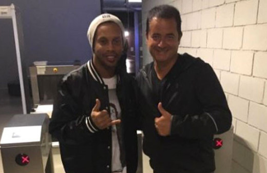 Ronaldinho çok fena battı! Sadece 5 poundu kalınca pasaportuna el konuldu