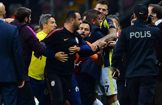 Derbi gecesi Hasan Şaş istifa etti Terim engelledi