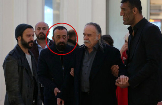 İçerde'nin yıldızına bakın! Simit satıyor