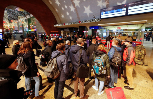 Almanya'da ihtar grevi hayatı durdurdu binlerce kişi kalakaldı