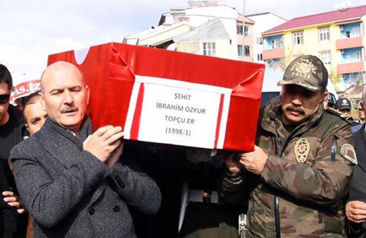 Bakan Soylu'dan yeni doğan şehit çocuğuna altın