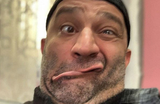 Arka Sokaklar'ın 'Mesut Komiseri' Şevket Çoruh'tan alkışlanacak hareket