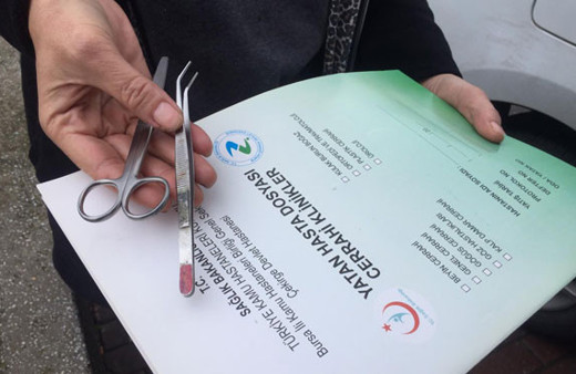 Kadın doktordan genç kıza şok! Al şu cımbızla makası tuvalette...