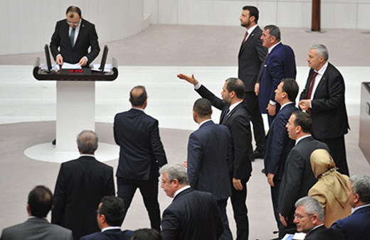 Bütçe görüşmelerinde İyi Partili vekilden küfür
