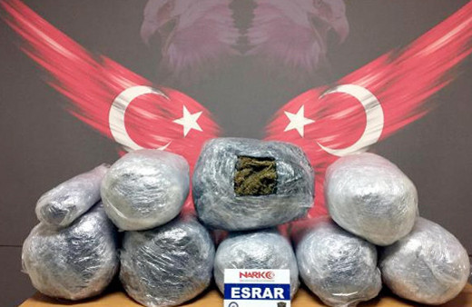 44 kilo esrar bulunan otomobilin sahibi şaşkına çevirdi