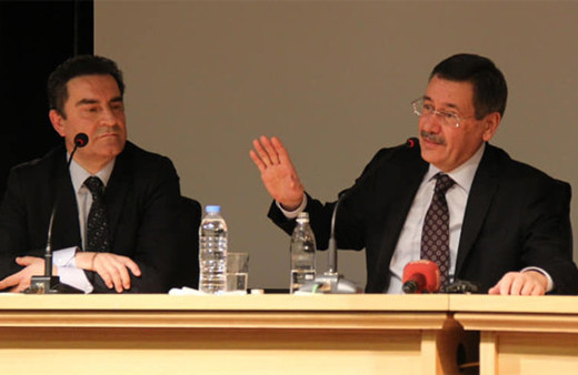 Melih Gökçek öğrencilerle bir araya geldi