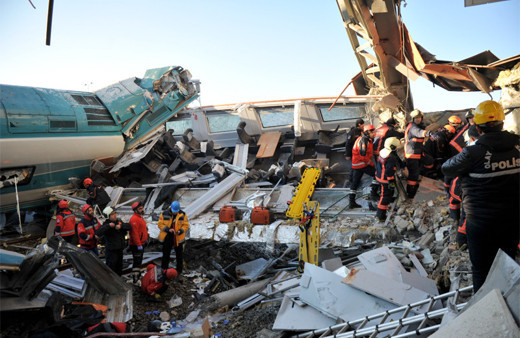 Ankara'da Yüksek Hızlı Tren ile kılavuz tren çarpıştı! Vali korkunç bilançoyu açıkladı