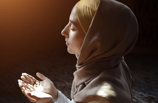 Adetli kadın cuma günü hangi zikirleri çeker okuyacağı dualar