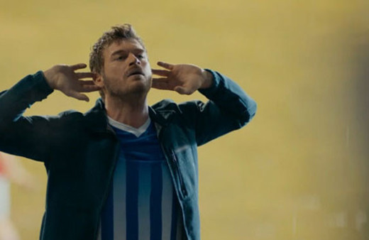 Çarpışma da Müslüm modasına uydu! Kıvanç Tatlıtuğ'dan 'Unutamadım' şarkısı 