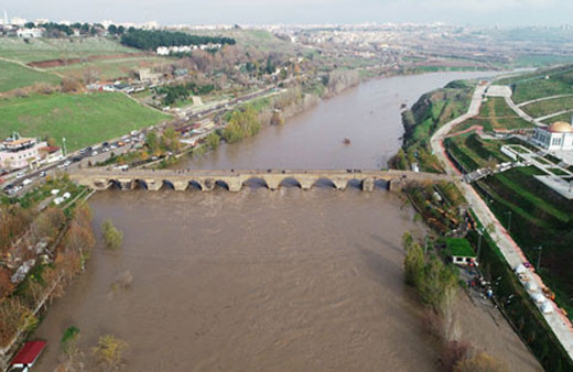 Baraj kapağı patladı Dicle nehri 4 metre yükseldi Hevsel Bahçelerini su bastı