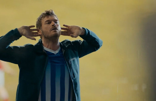 Çarpışma da Müslüm modasına uydu! Kıvanç Tatlıtuğ'dan 'Unutamadım' şarkısı