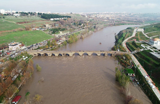 Baraj kapağı patladı Dicle nehri 4 metre yükseldi Hevsel Bahçelerini su bastı