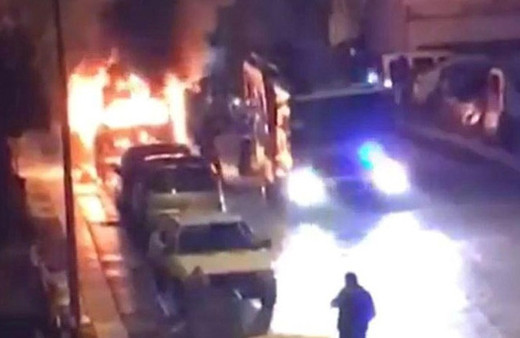 Ankara'da park halindeki kamyonet yandı