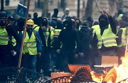Paris'te 'Sarı Yelekliler'in gösterisi öncesi 37 gözaltı