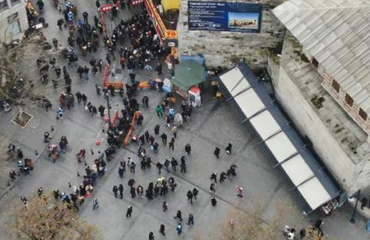 Yüzlerce metrelik "umut kuyruğu" havadan görüntülendi