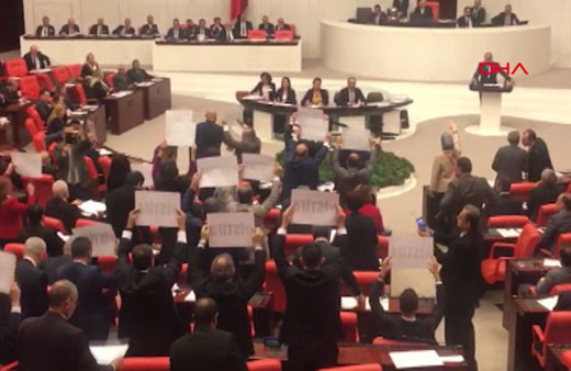 TBMM'de istifa protestosu gerilimi