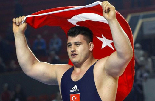 Dünya şampiyonu milli güreşçi Rıza Kayaalp'in mutlu günü...