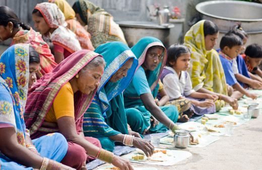 Önce domatesli pilav yediler sonra öldüler onlarca kişi hastanelik oldu