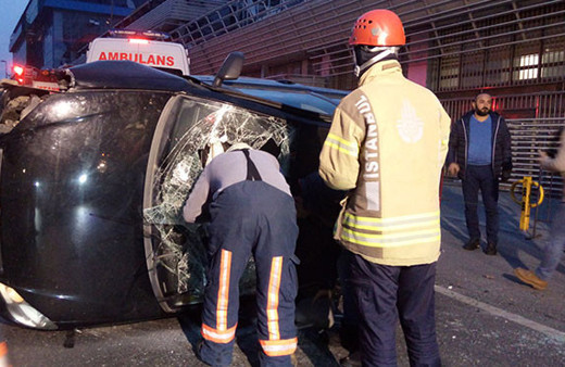 Beyoğlu'nda korkutan kaza! Kaldırıma çarparak takla attı