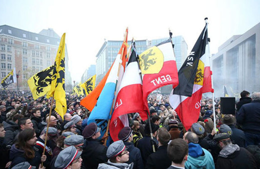 Belçika karıştı! Binlerce gösterici AB binasına yürüyor