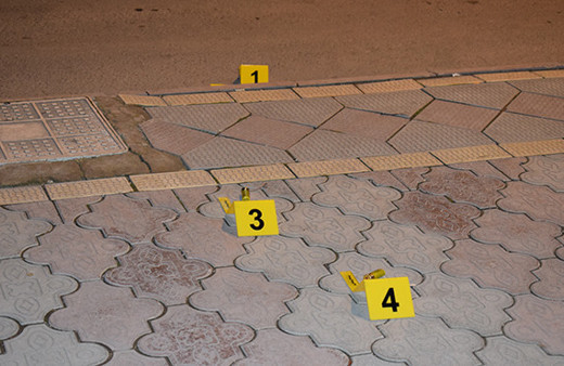 Pompalı tüfekle iş yerine kurşun yağdırdı!