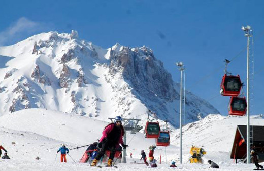 Erciyesliler kayak sezonunu açtı