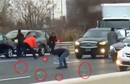 510 bin dolar yola saçıldı sürücüler paranın peşine düştü