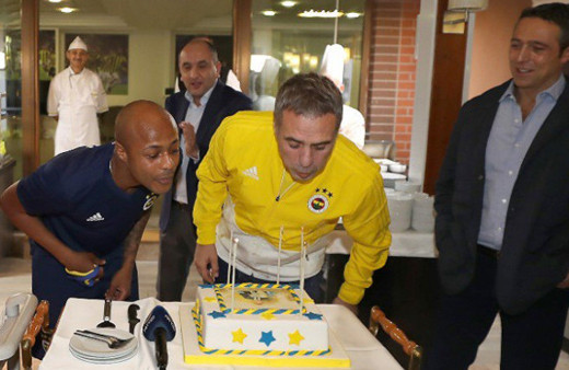 Fenerbahçe'de Ersun Yanal'a doğum günü kutlaması