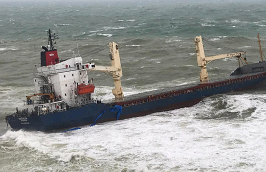 Şile'de kargo gemisi karaya oturdu