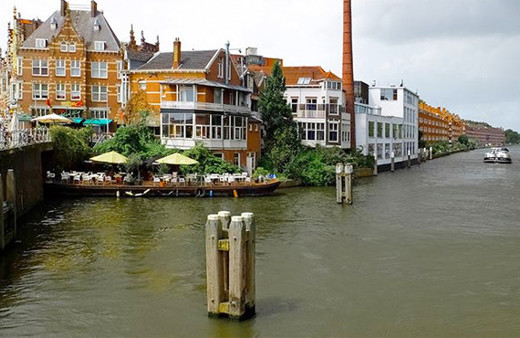 Türk kökenli trafik görevlisi Hollanda'da kahraman ilan edildi