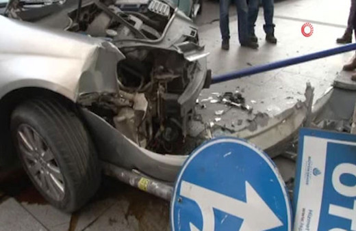 İstanbul’un göbeğinde alkollü sürücü ortalığı birbirine kattı