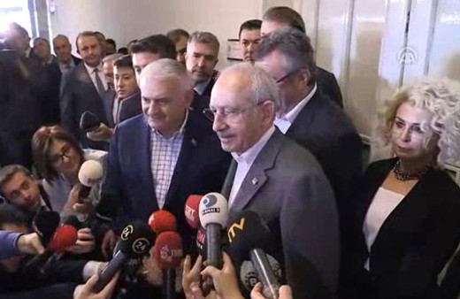 Meclis'te sürpriz Binali Yıldırım ve Kemal Kılıçdaroğlu  görüşmesi