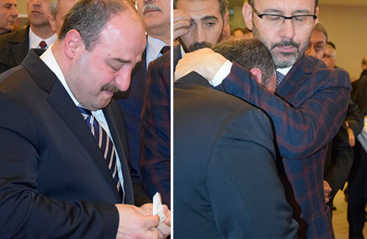 Sanayi ve Teknoloji Bakanı Mustafa Varank kürsüde gözyaşlarına boğuldu!