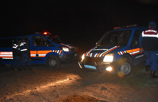 Arazide devriye gezen ekipler erkek cesedi buldu!