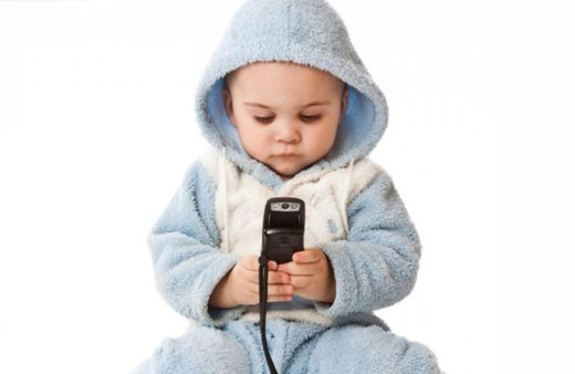 Korkutan detay! Cep telefonuna bağımlılık yaşı 3'e düştü