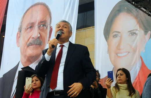 CHP'li belediye başkanı adayından Akşener fotoğrafı önünde miting