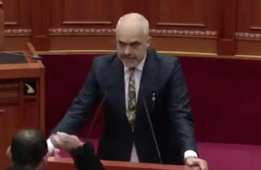 Milletvekilinden başbakana yumurtalı saldırı