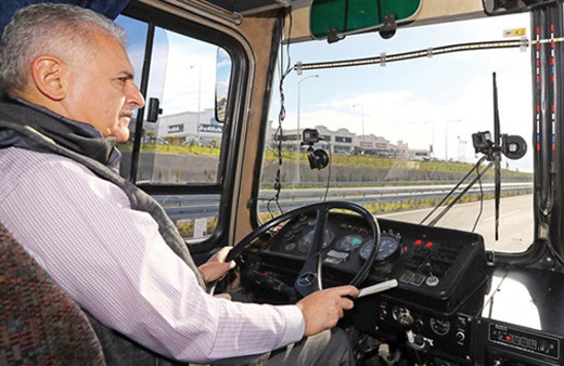 Miniklerden Binali Yıldırım'a doğum günü sürprizi