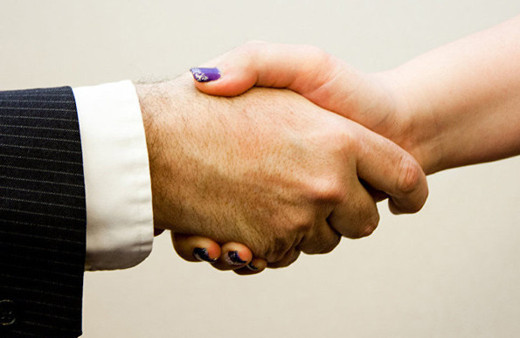 Bu ülkede el sıkışmak zorunlu oldu asıl niyet ise çok başka