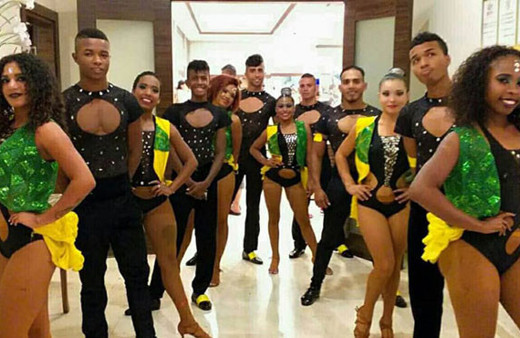 Kolombiyalı dansçılar Atatürk Havalimanı'nda mahsur kaldı 12 gündür...