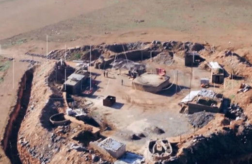 İşte sınırımızdaki PKK/YPG mevzileri! TRT dronunu görünce ateş edip kaçtılar