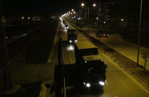 Suriye'ye dev sevkiyat TIRların ucu bucağı görünmedi...