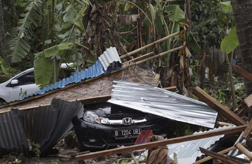 Tsunami yine can aldı Endonezya’da 222 kişi hayatını kaybetti